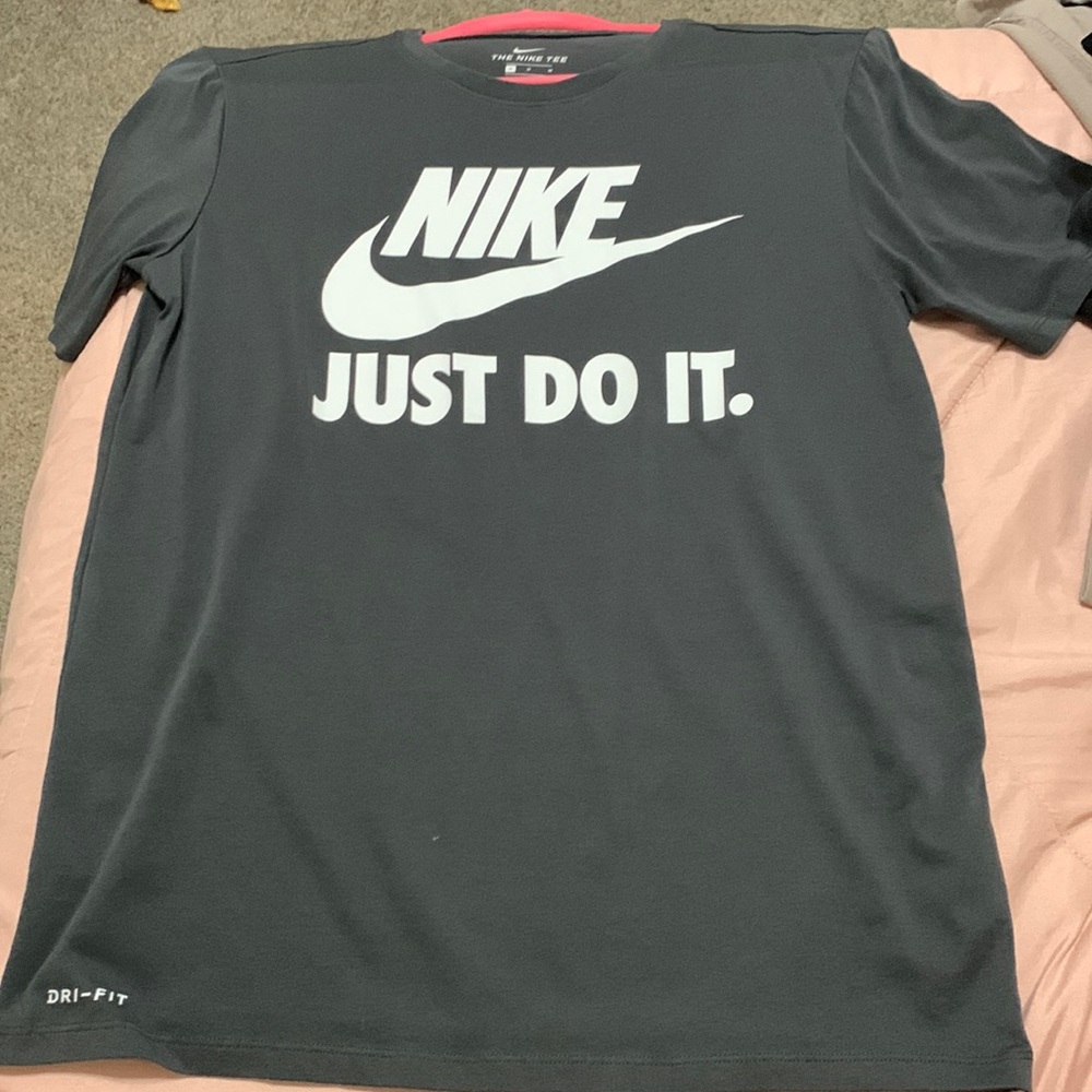 Medium Nike gray shirt